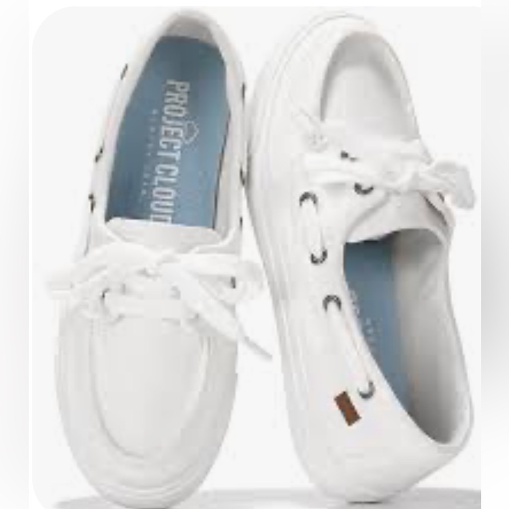 Women’s size 10 white boat shoes new in box Project Cloud Women's White Sneakers